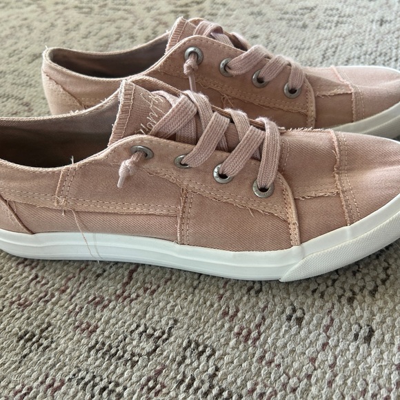 Blowfish Malibu Light Pink Canvas Sneakers - Picture 2 of 6